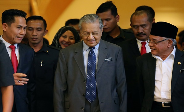 [이슈트렌드] 말레이시아 헌법 개정안 하원 통과... 투표 가능 연령 낮춰
