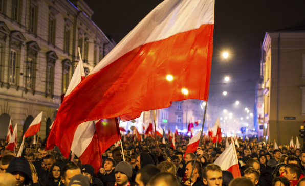 [이슈트렌드] 폴란드, 야당 주도로 열린 반정부 시위에 50만 명 집결
