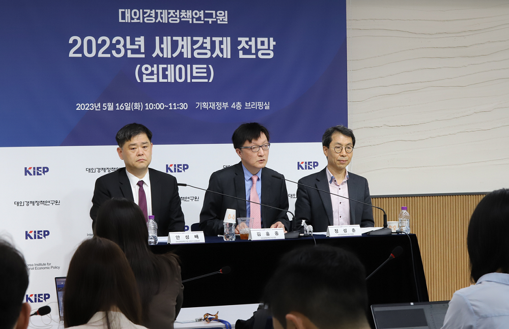 Press Conference on 2023 World Economic Outlook Updates 1